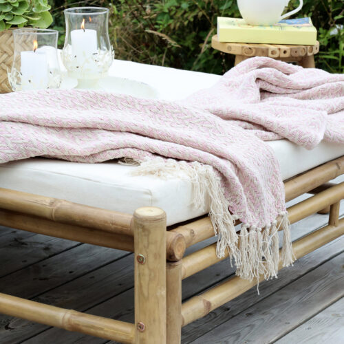 Plaid gefertigt mit Überschußmaterial in der Farbe rosa