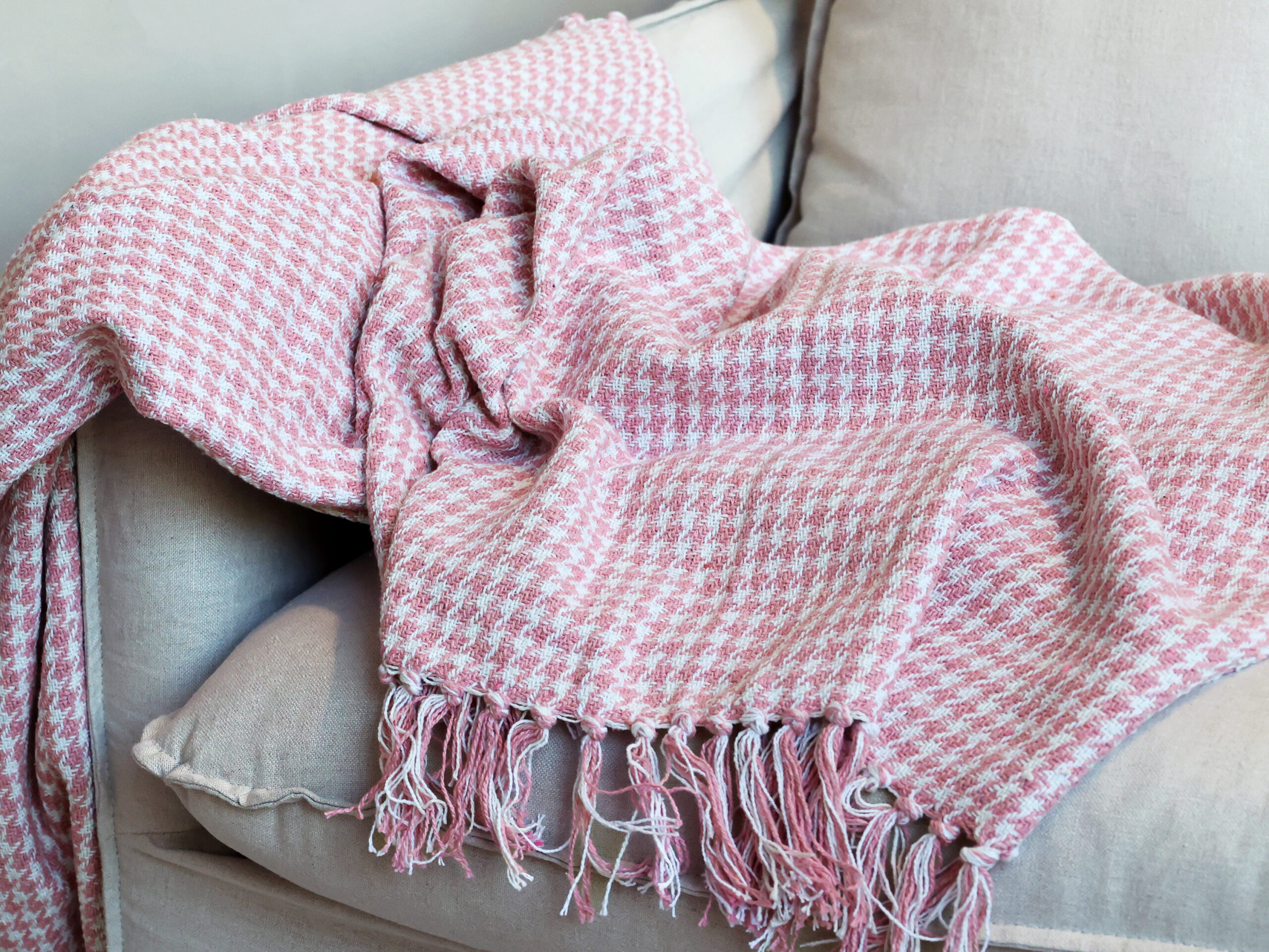 Plaid gefertigt mit Überschußmaterial in der Farbe himbeer – Bild 2