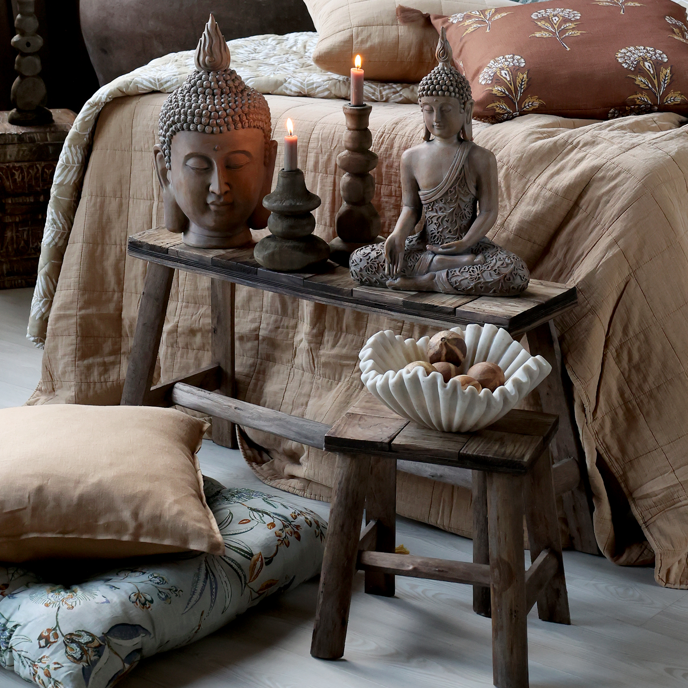 Hocker mit schönem Muster auf dem Sitz