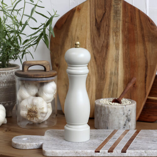 Salz/Pfeffermühle in latte